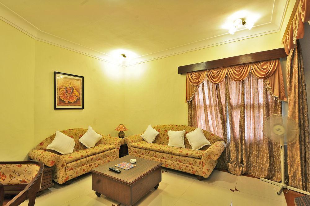 Hotel The Westend Ahmedabad Exterior photo
