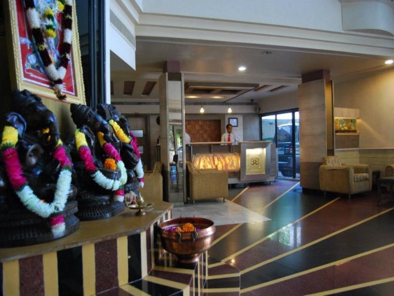 Hotel The Westend Ahmedabad Exterior photo