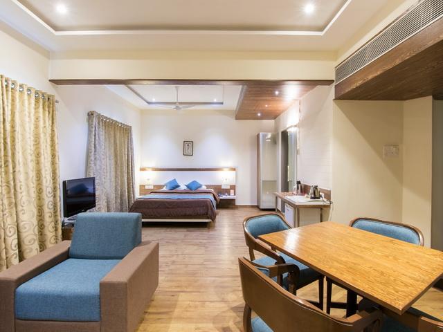 Hotel The Westend Ahmedabad Exterior photo