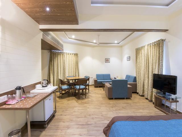 Hotel The Westend Ahmedabad Exterior photo