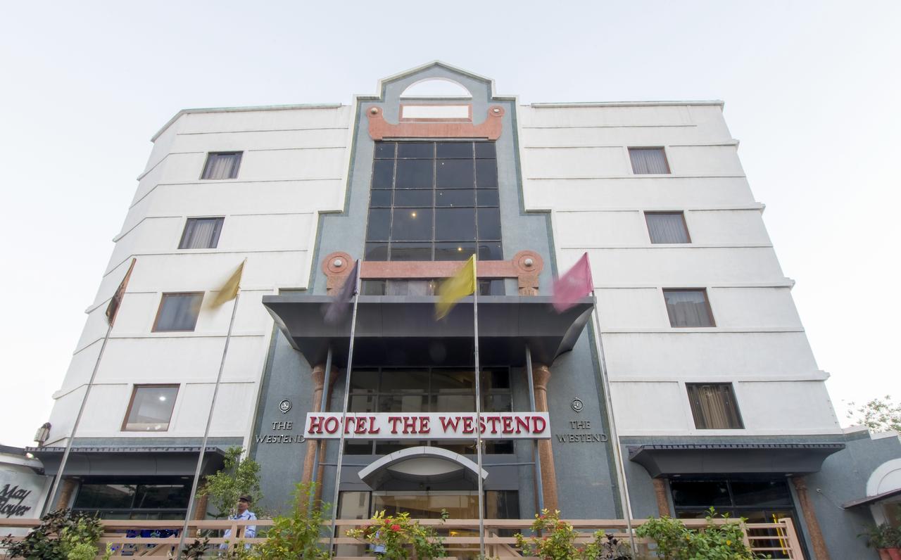 Hotel The Westend Ahmedabad Exterior photo