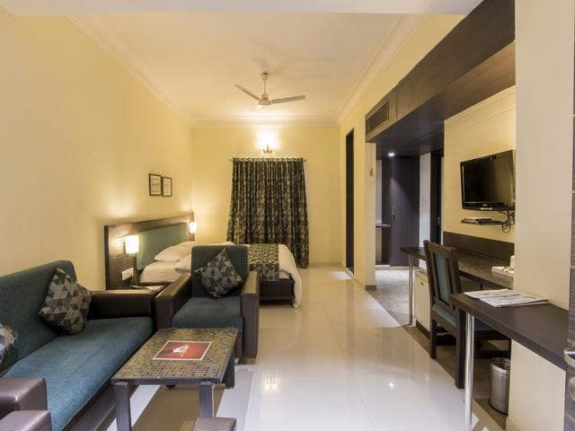 Hotel The Westend Ahmedabad Exterior photo