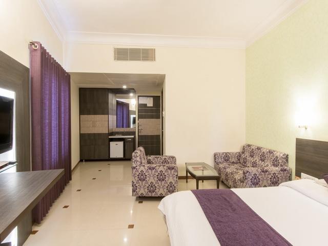 Hotel The Westend Ahmedabad Exterior photo