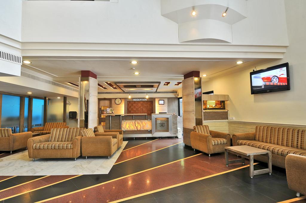 Hotel The Westend Ahmedabad Exterior photo