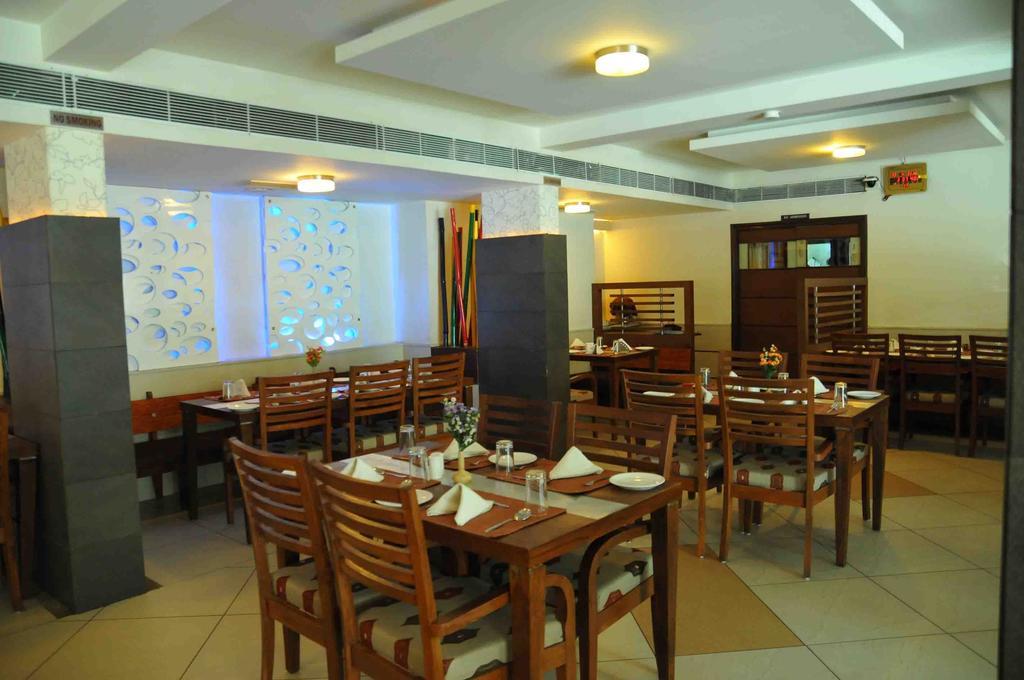 Hotel The Westend Ahmedabad Exterior photo